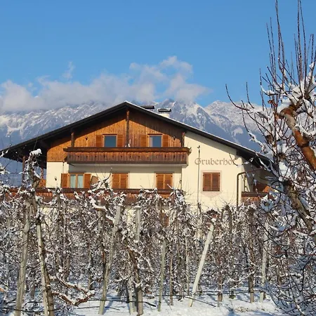 Gruberhof Bed & Breakfast Postal / Burgstall
